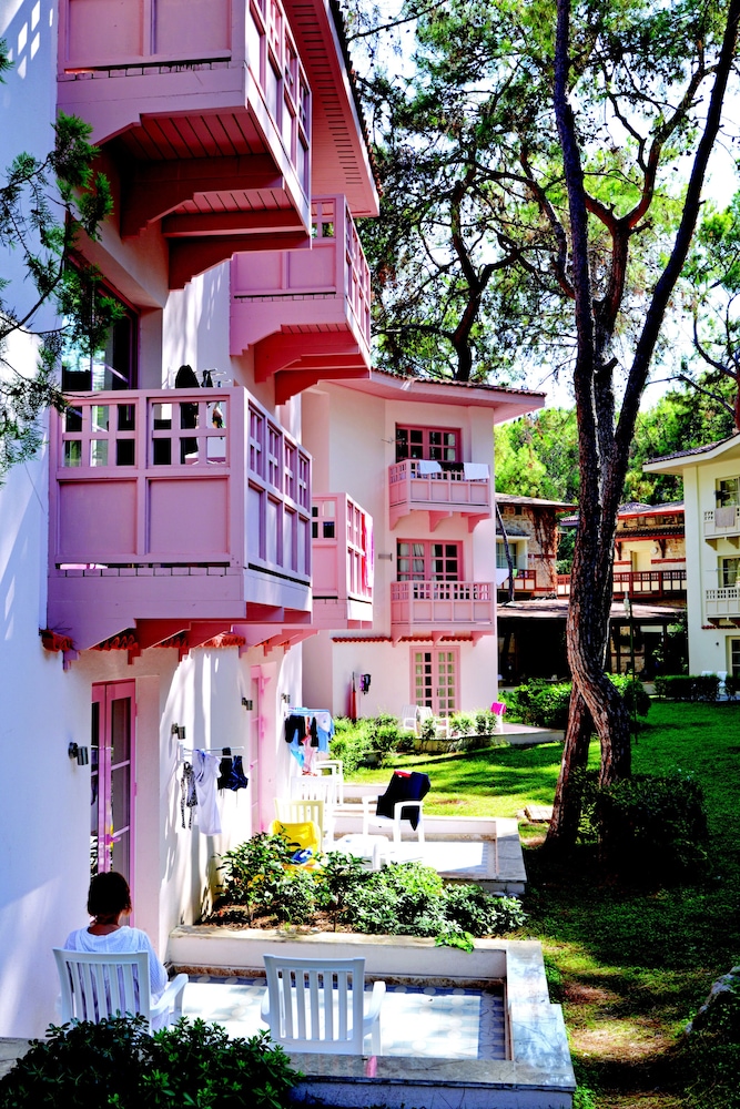 Ulusoy Kemer Holiday Club - All inclusive — Hotel building in Kemer