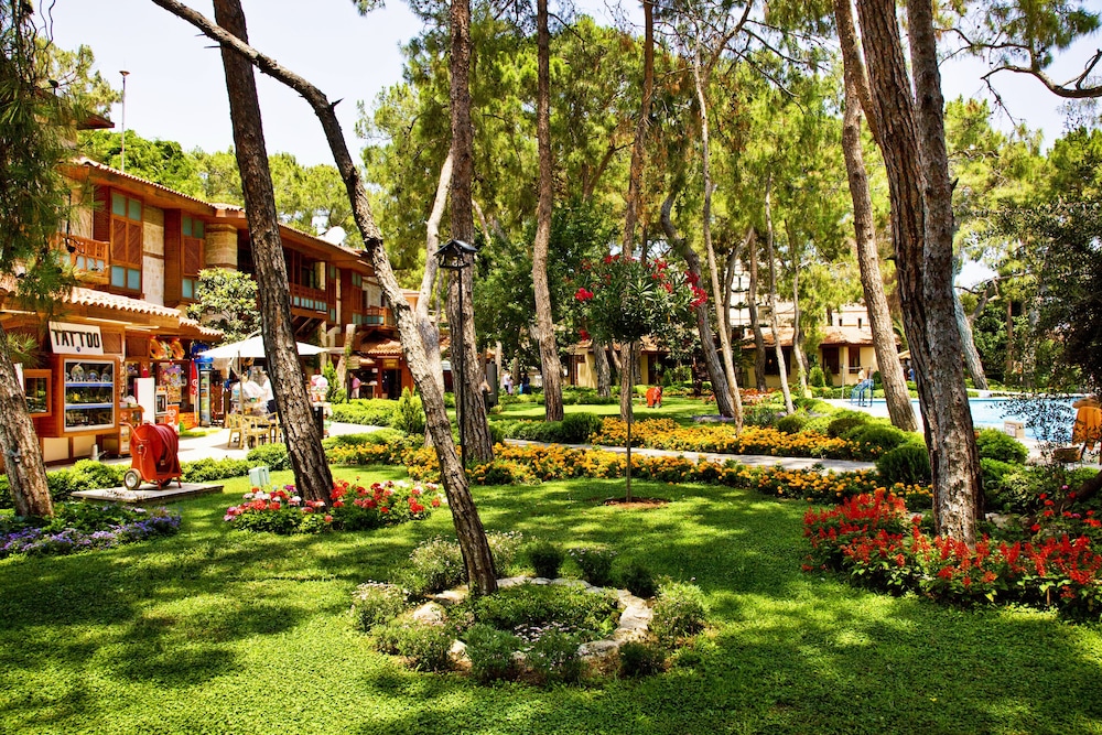 Ulusoy Kemer Holiday Club - All inclusive — Hotel building in Kemer