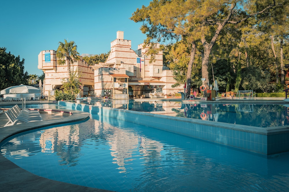 Ulusoy Kemer Holiday Club - All inclusive — Hotel building in Kemer