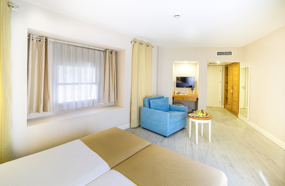 Ulusoy Kemer Holiday Club - All inclusive — Hotel rooms in Kemer