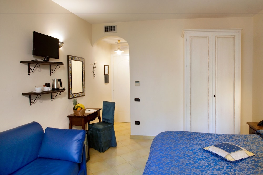 L'Antico Convitto — Hotel rooms in Amalfi, Campania