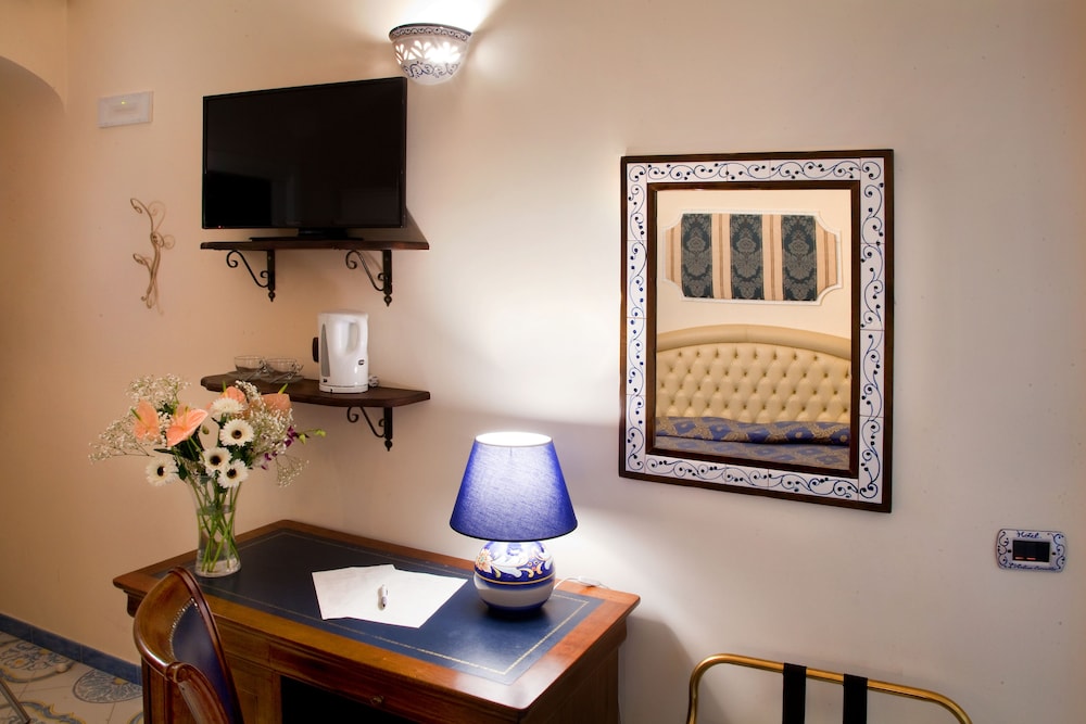 L'Antico Convitto — Hotel rooms in Amalfi, Campania