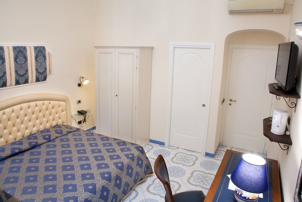 L'Antico Convitto — Hotel rooms in Amalfi, Campania