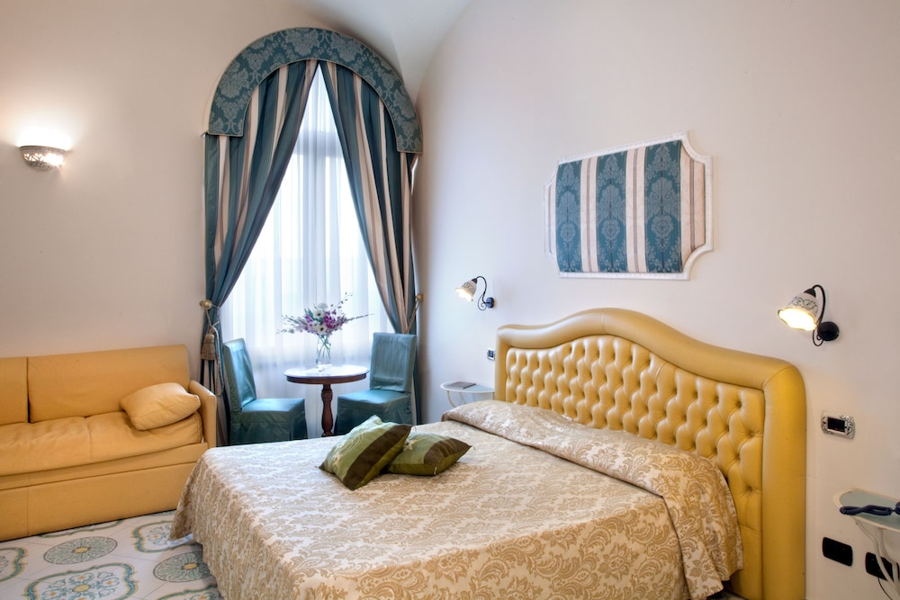 L'Antico Convitto — Hotel rooms in Amalfi, Campania