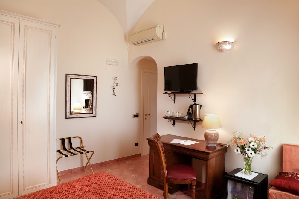 L'Antico Convitto — Hotel rooms in Amalfi, Campania