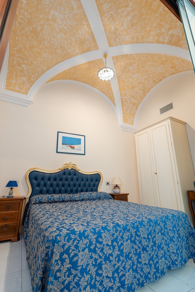 L'Antico Convitto — Hotel rooms in Amalfi, Campania