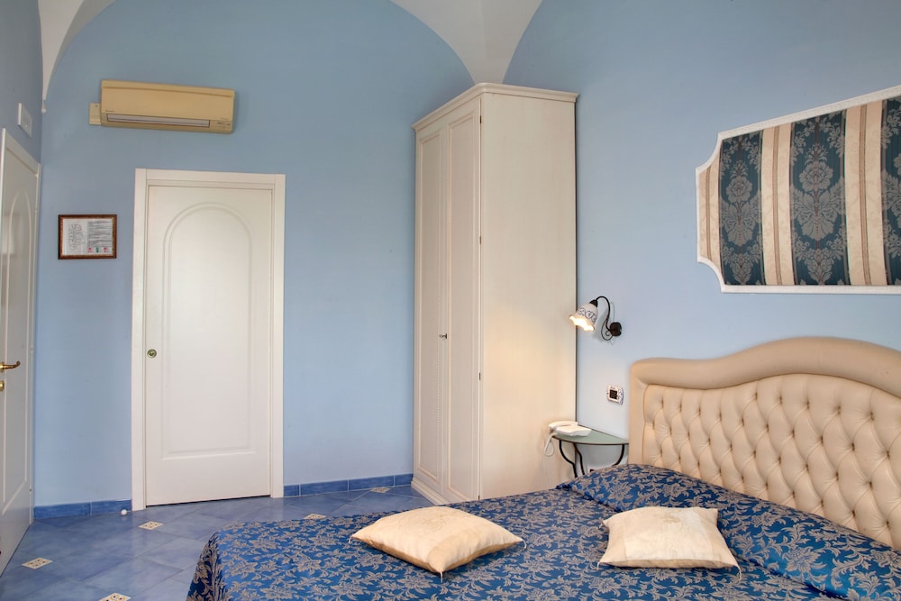 L'Antico Convitto — Hotel rooms in Amalfi, Campania
