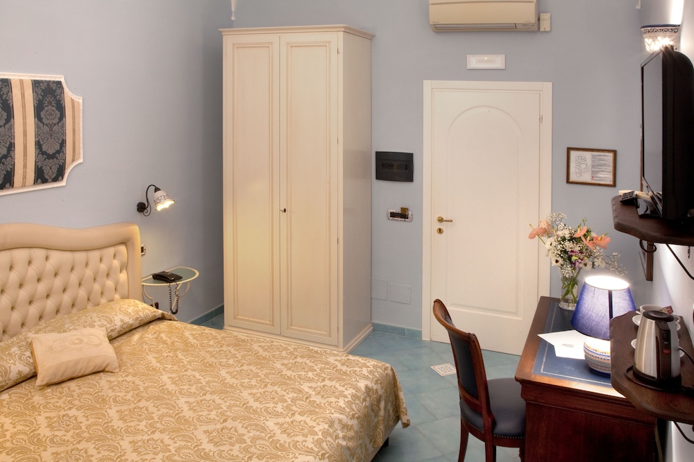 L'Antico Convitto — Hotel rooms in Amalfi, Campania