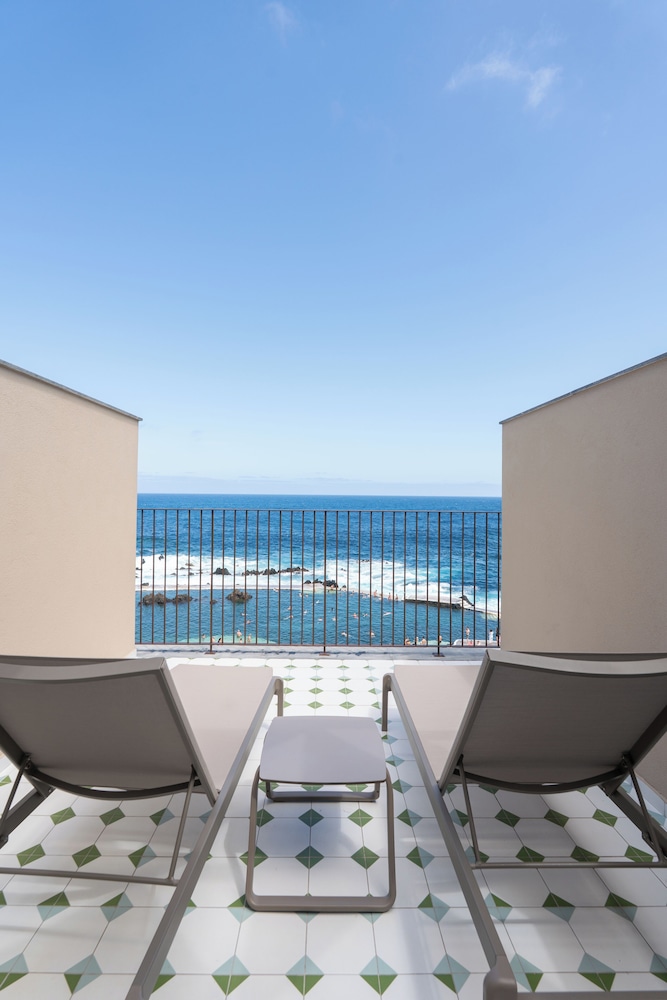 Aqua Natura Madeira Hotel — Swimming pool in Porto Moniz, Madeira