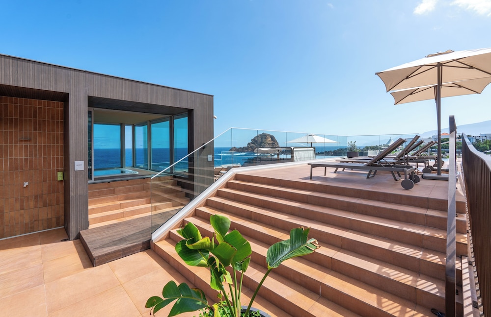 Aqua Natura Madeira Hotel — Hotel building in Porto Moniz, Madeira