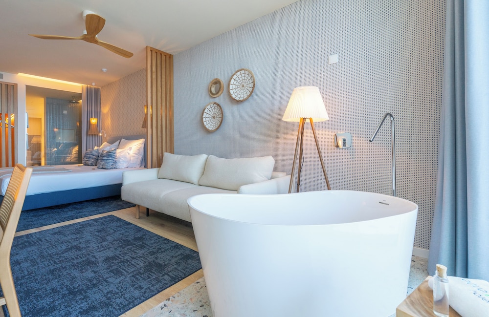 Aqua Natura Madeira Hotel — Hotel rooms in Porto Moniz, Madeira