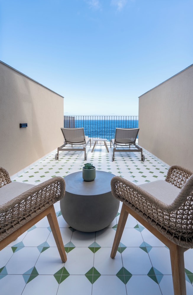 Aqua Natura Madeira Hotel — Hotel rooms in Porto Moniz, Madeira