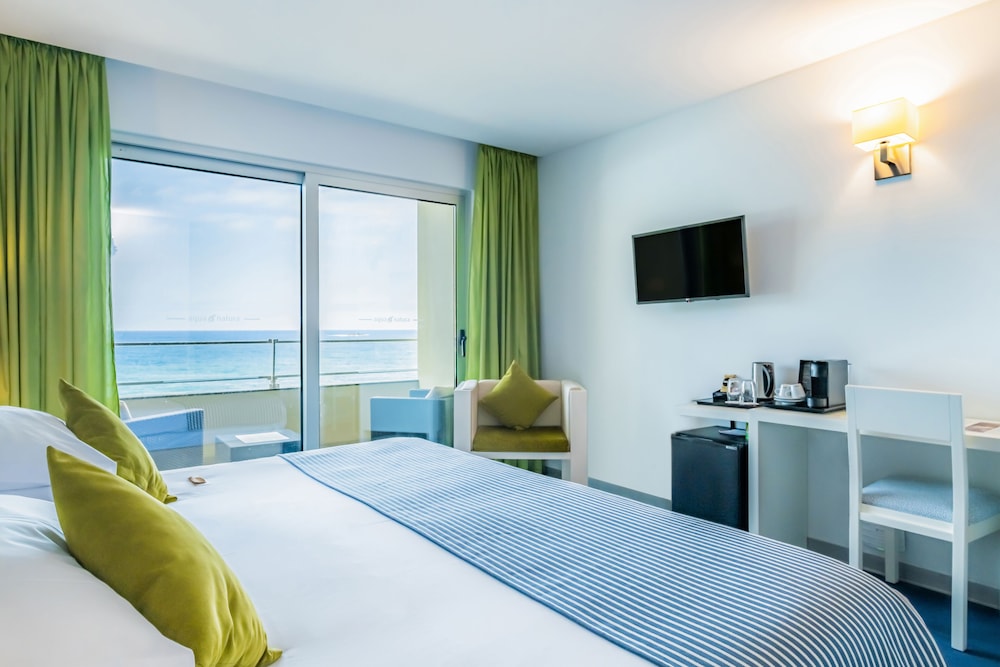 Aqua Natura Madeira Hotel — Hotel rooms in Porto Moniz, Madeira