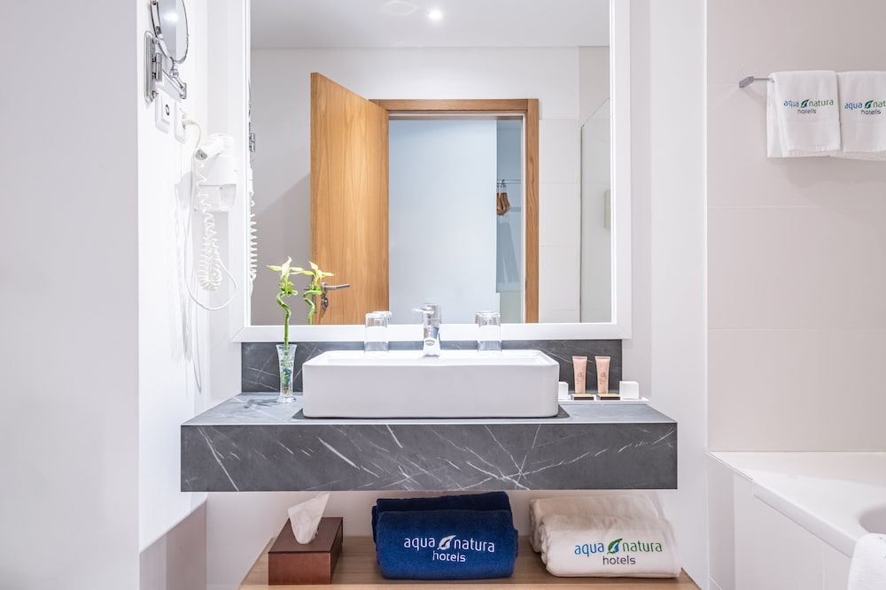Aqua Natura Madeira Hotel — Hotel rooms in Porto Moniz, Madeira