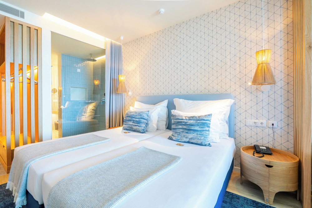 Aqua Natura Madeira Hotel — Hotel rooms in Porto Moniz, Madeira