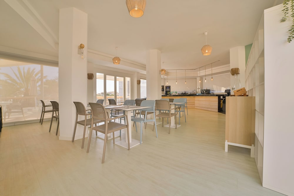 Apartamentos Azul Playa — Restaurant & bars in Cala d´Or, Balearic Islands