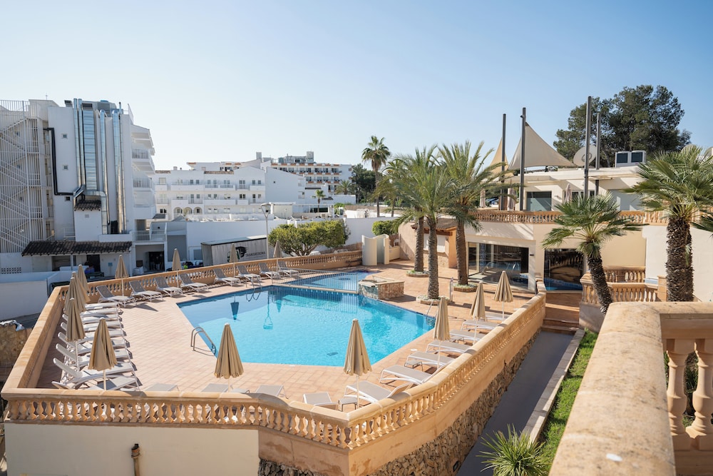 Apartamentos Azul Playa — Swimming pool in Cala d´Or, Balearic Islands