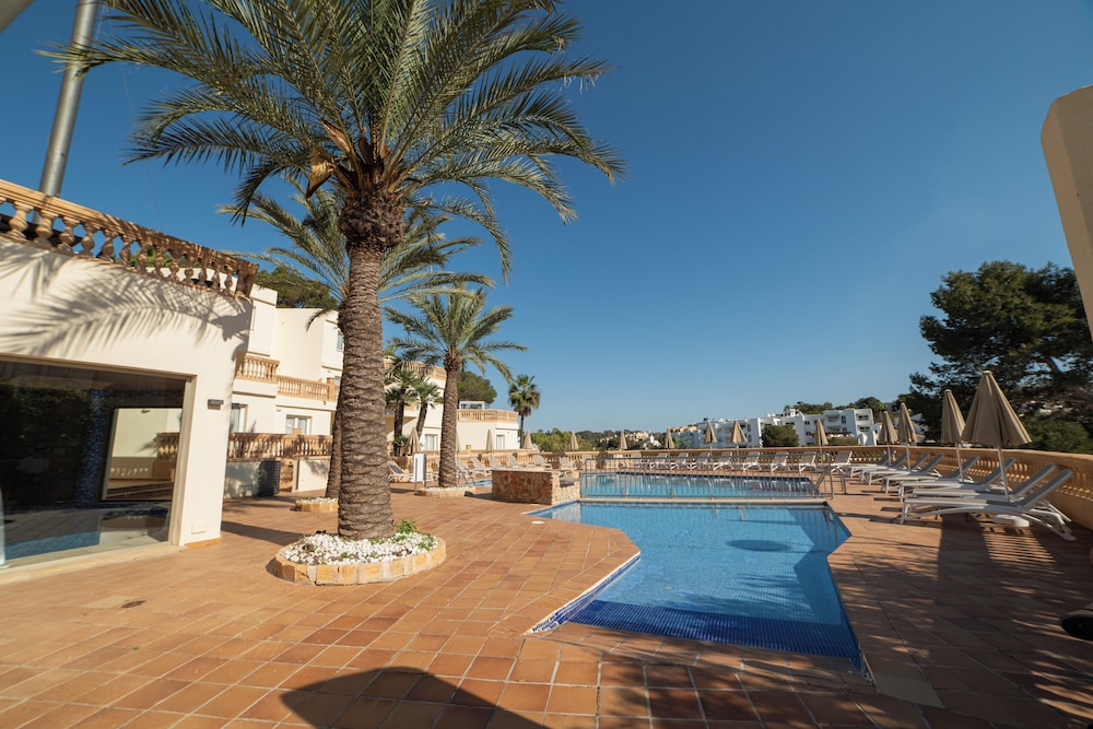 Apartamentos Azul Playa — Swimming pool in Cala d´Or, Balearic Islands