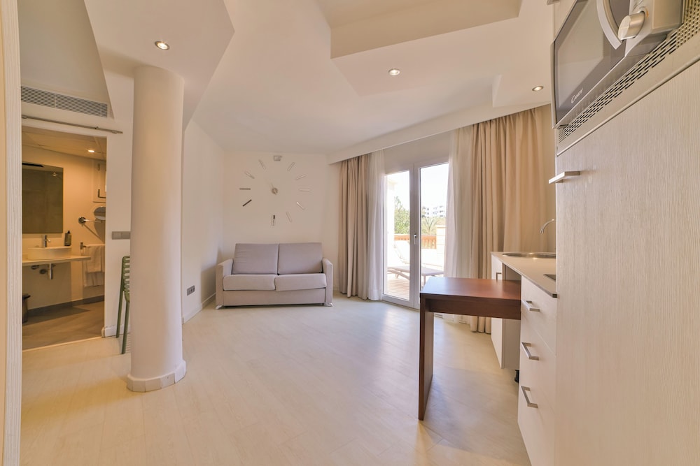 Apartamentos Azul Playa — Hotel rooms in Cala d´Or, Balearic Islands