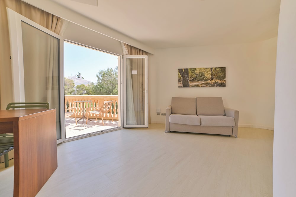 Apartamentos Azul Playa — Hotel rooms in Cala d´Or, Balearic Islands