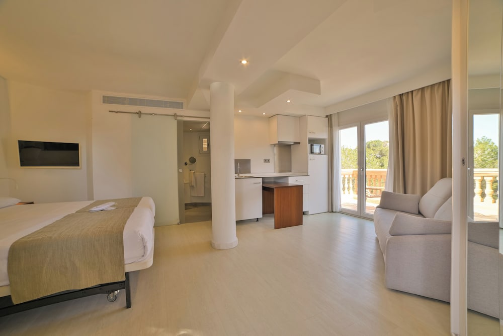 Apartamentos Azul Playa — Hotel rooms in Cala d´Or, Balearic Islands