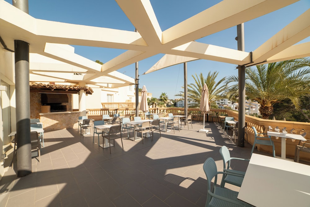 Apartamentos Azul Playa — Restaurant & bars in Cala d´Or, Balearic Islands