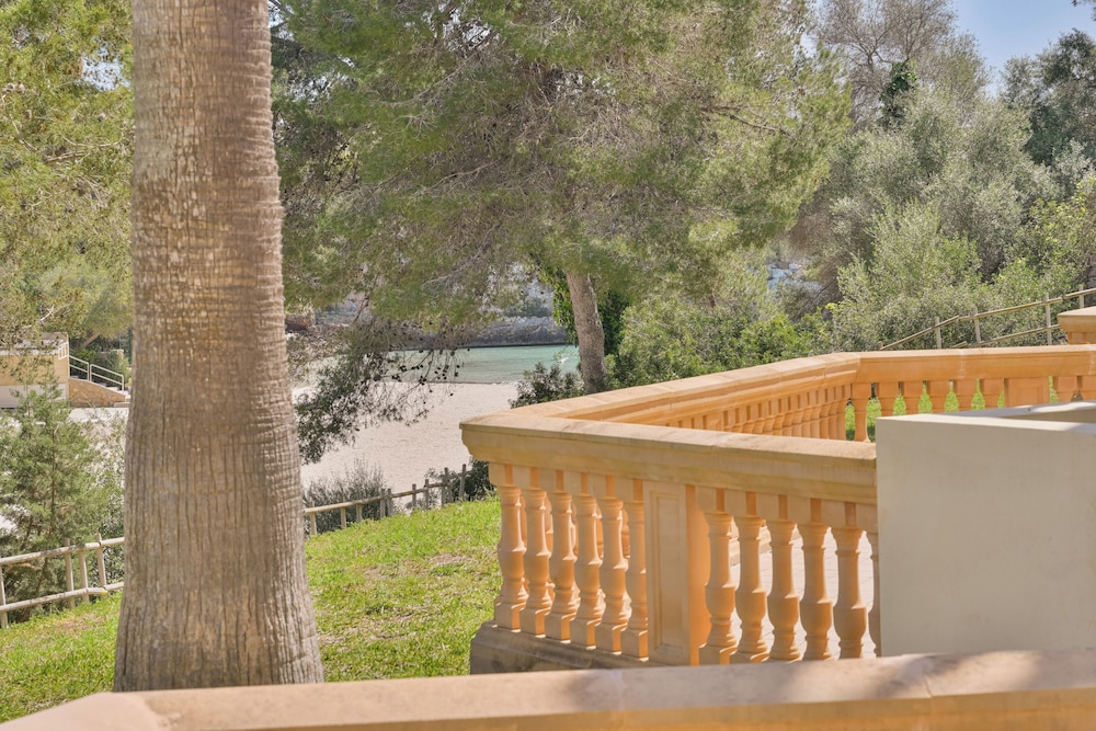 Apartamentos Azul Playa — Beach in Cala d´Or, Balearic Islands