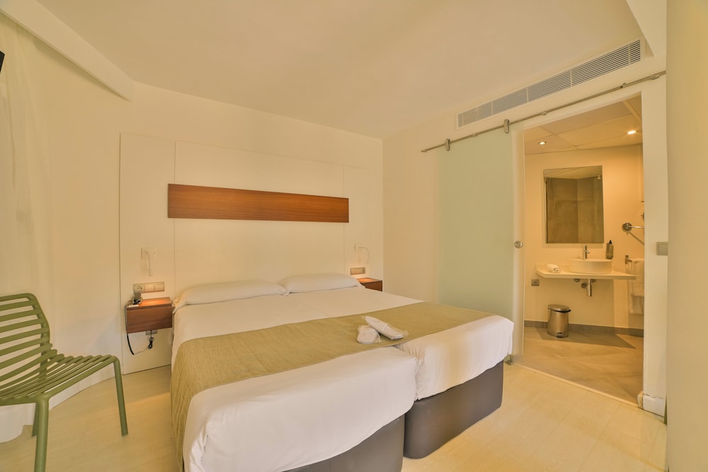 Apartamentos Azul Playa — Hotel rooms in Cala d´Or, Balearic Islands