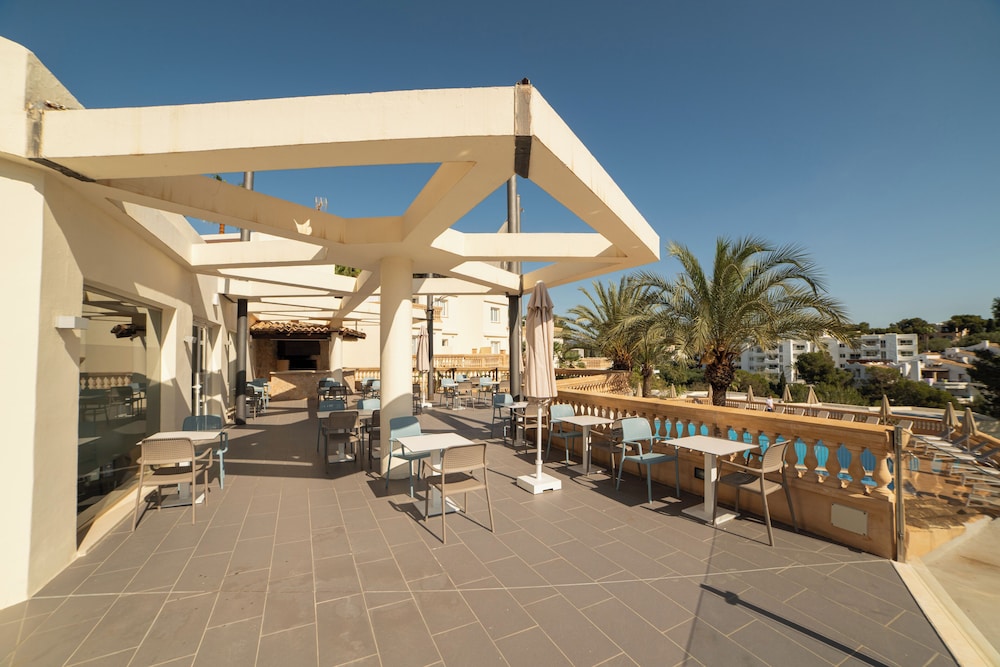 Apartamentos Azul Playa — Restaurant & bars in Cala d´Or, Balearic Islands