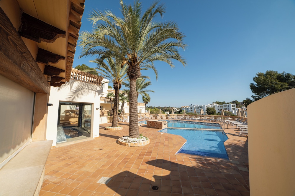 Apartamentos Azul Playa — Swimming pool in Cala d´Or, Balearic Islands