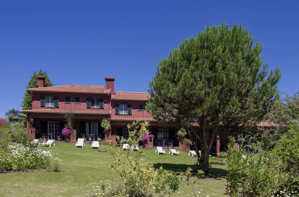 Quinta de Santo António da Serra — Hotel building in Santa Cruz, Madeira