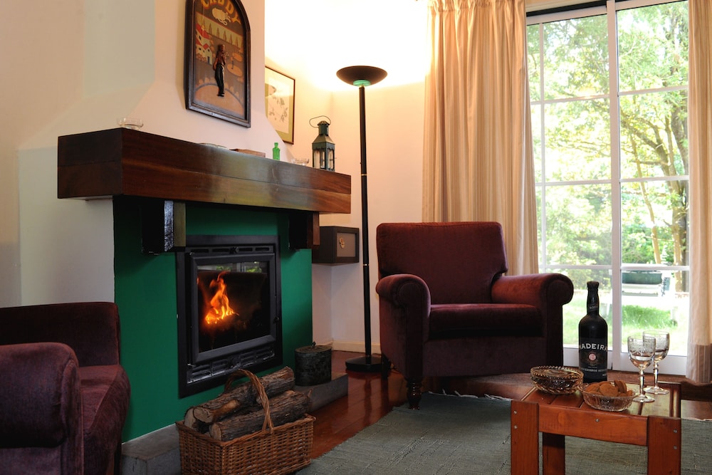 Quinta de Santo António da Serra — Hotel rooms in Santa Cruz, Madeira