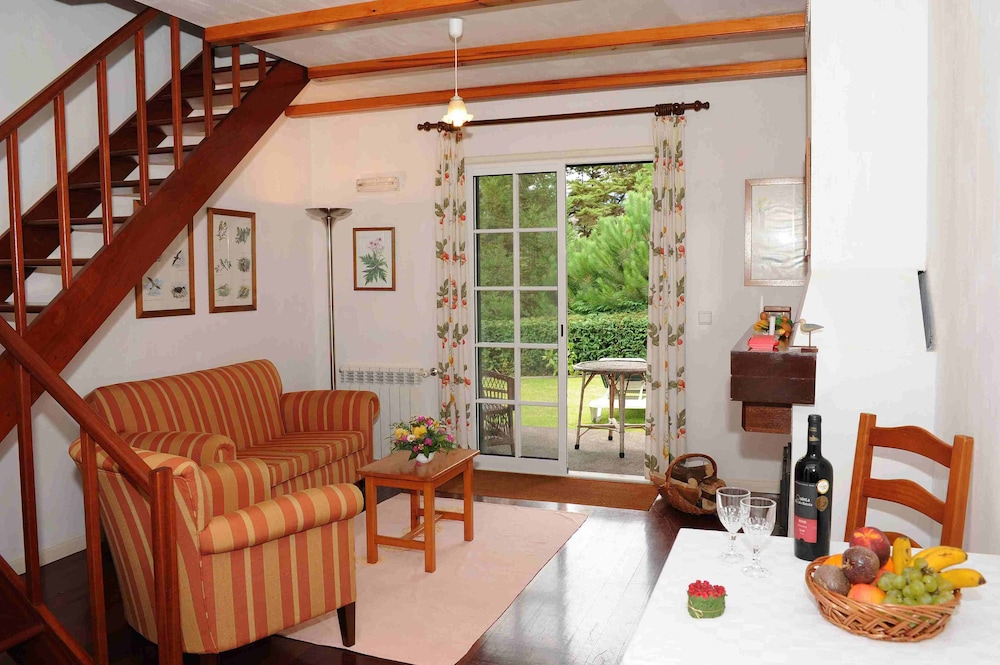 Quinta de Santo António da Serra — Hotel rooms in Santa Cruz, Madeira