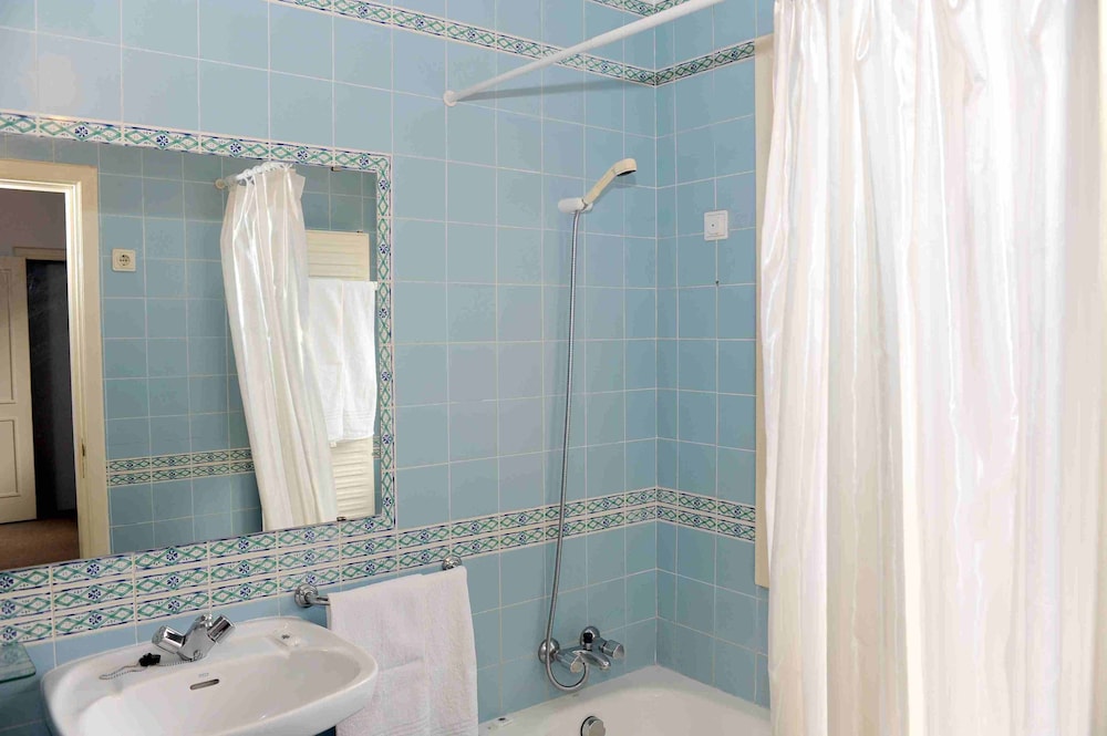 Quinta de Santo António da Serra — Hotel rooms in Santa Cruz, Madeira