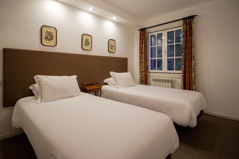 Quinta de Santo António da Serra — Hotel rooms in Santa Cruz, Madeira