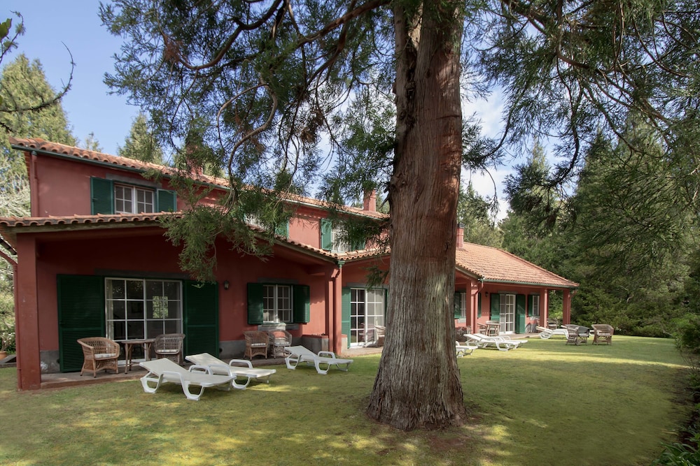 Quinta de Santo António da Serra — Hotel building in Santa Cruz, Madeira