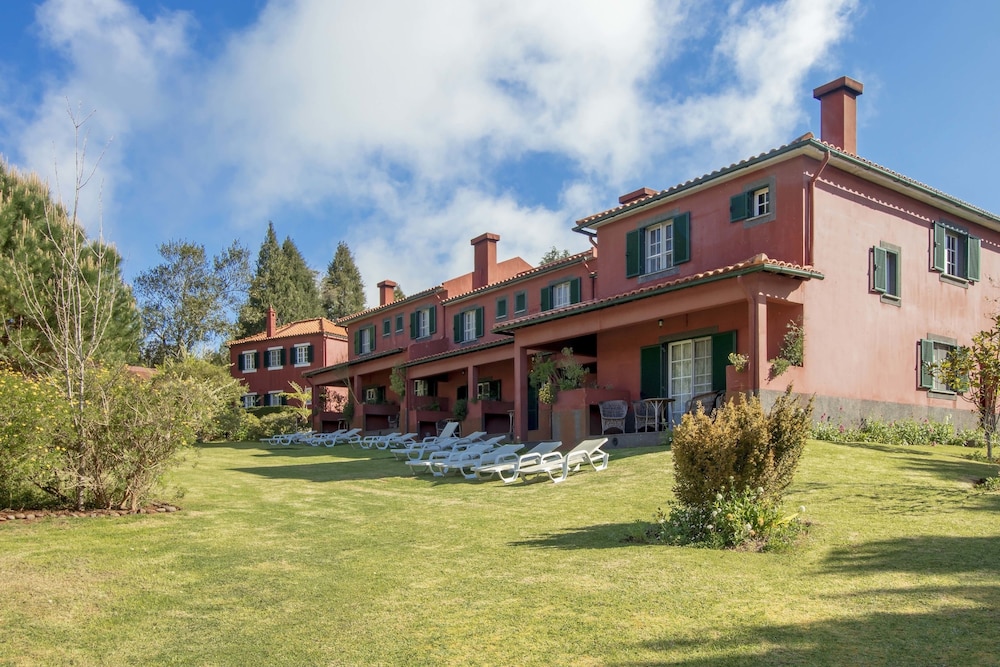 Quinta de Santo António da Serra — Hotel building in Santa Cruz, Madeira