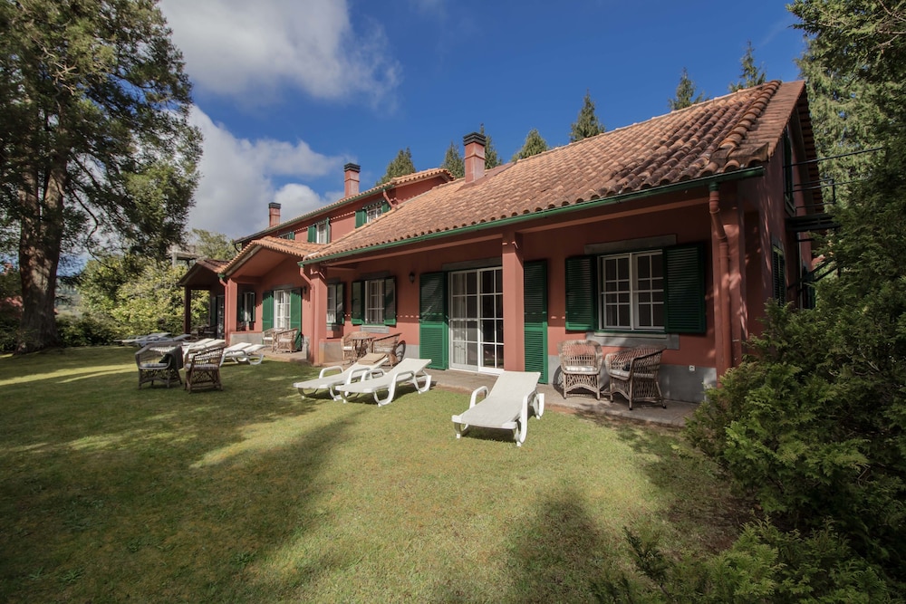 Quinta de Santo António da Serra — Hotel building in Santa Cruz, Madeira