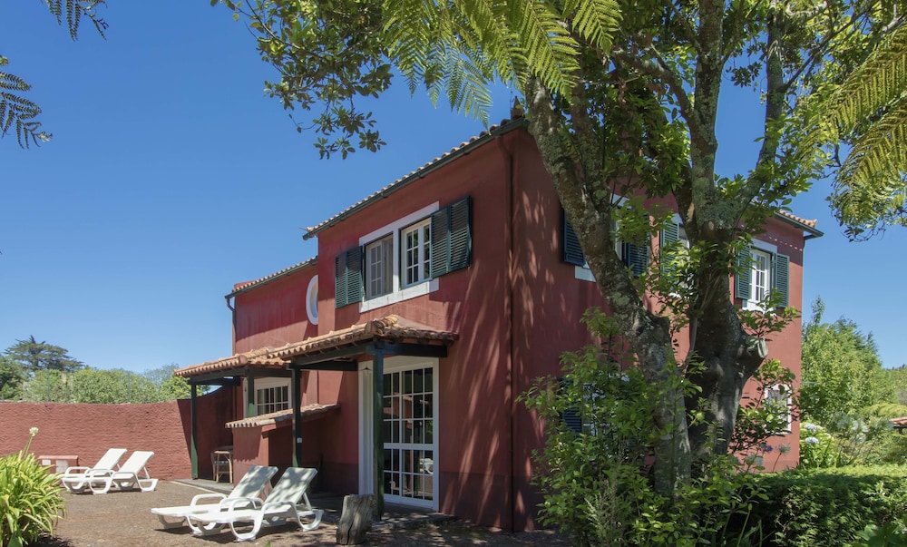 Quinta de Santo António da Serra — Hotel building in Santa Cruz, Madeira