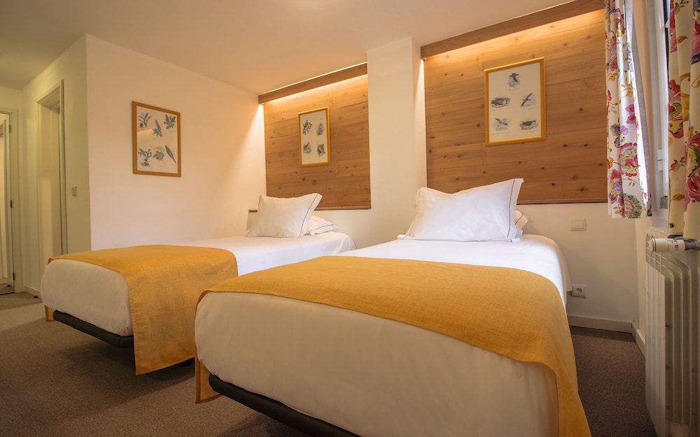 Quinta de Santo António da Serra — Hotel rooms in Santa Cruz, Madeira