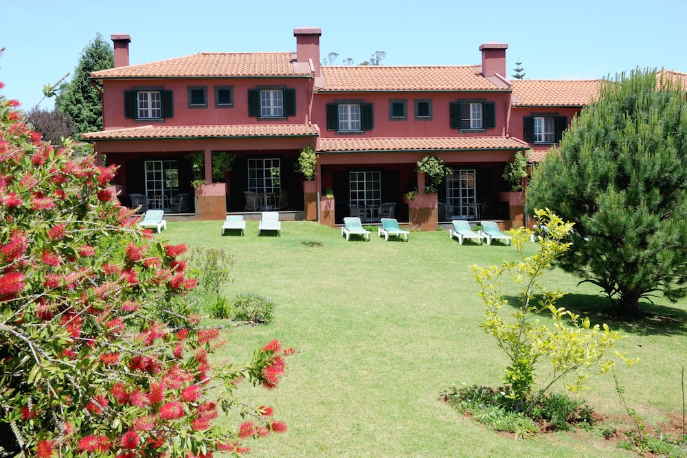 Quinta de Santo António da Serra — Hotel building in Santa Cruz, Madeira