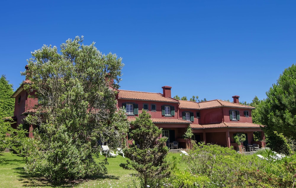 Quinta de Santo António da Serra — Hotel building in Santa Cruz, Madeira