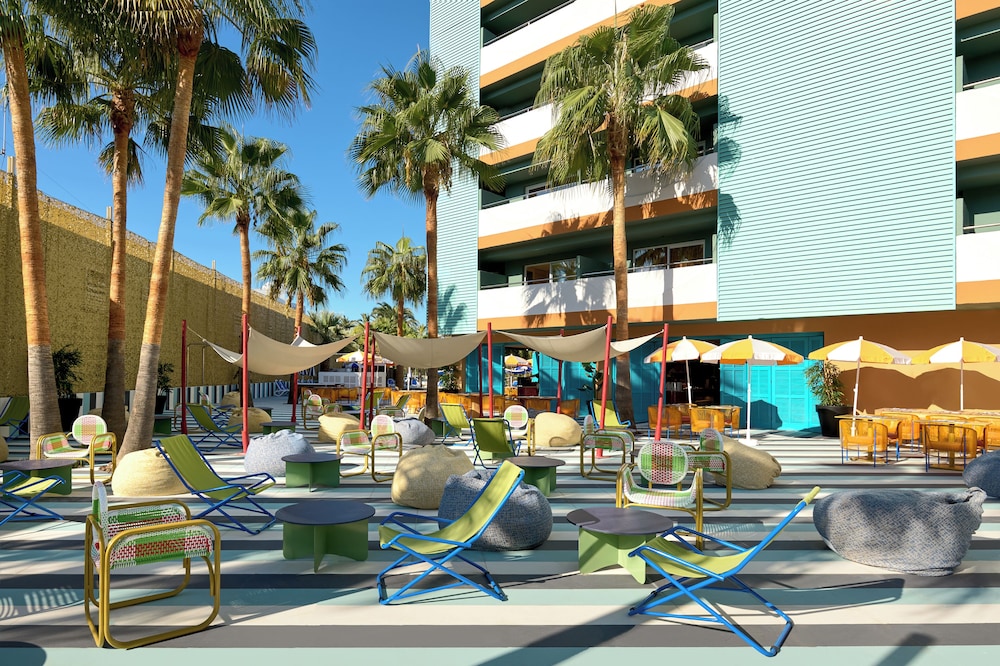 tent Mojito Suites — Hotel building in Magaluf, Balearic Islands