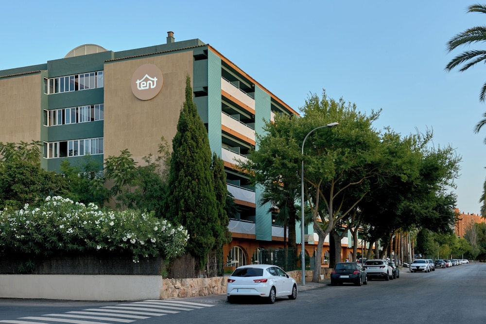 tent Mojito Suites — Hotel building in Magaluf, Balearic Islands
