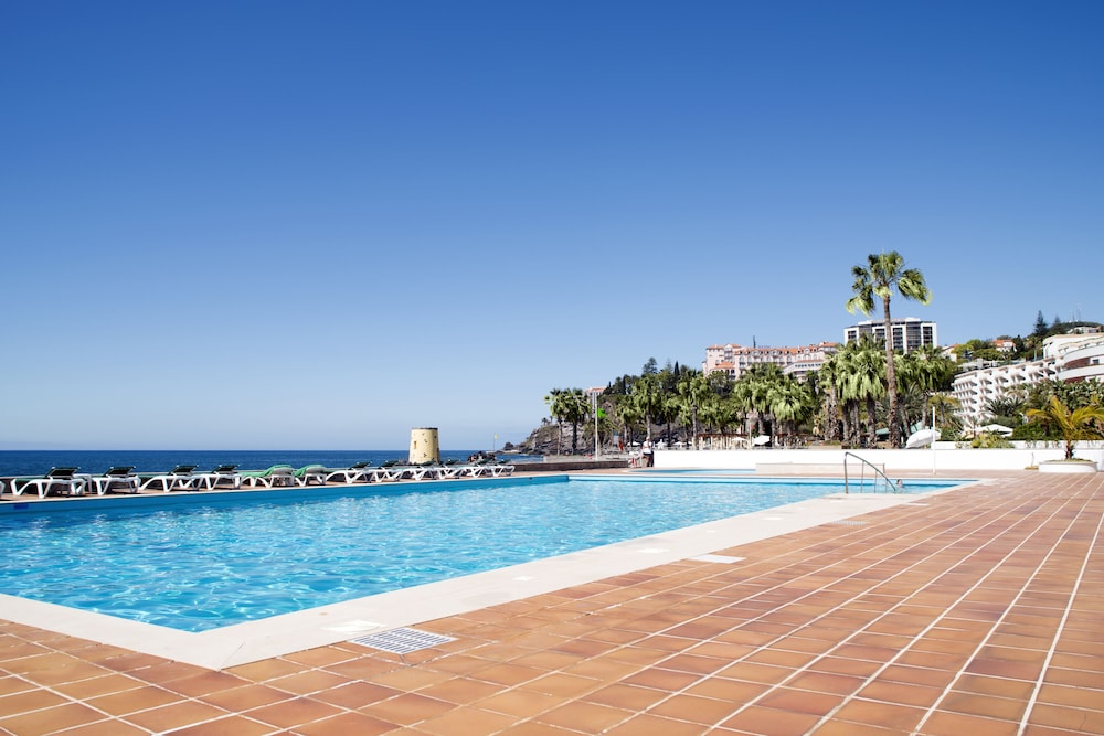 Hotel Quinta da Penha de França — Swimming pool in Funchal, Madeira