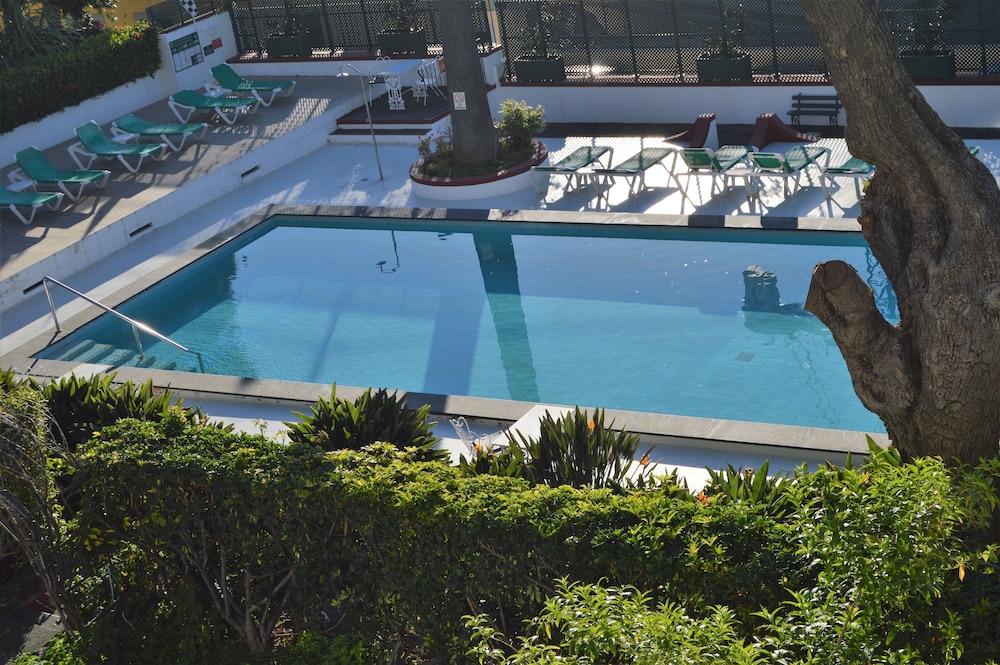 Hotel Quinta da Penha de França — Swimming pool in Funchal, Madeira