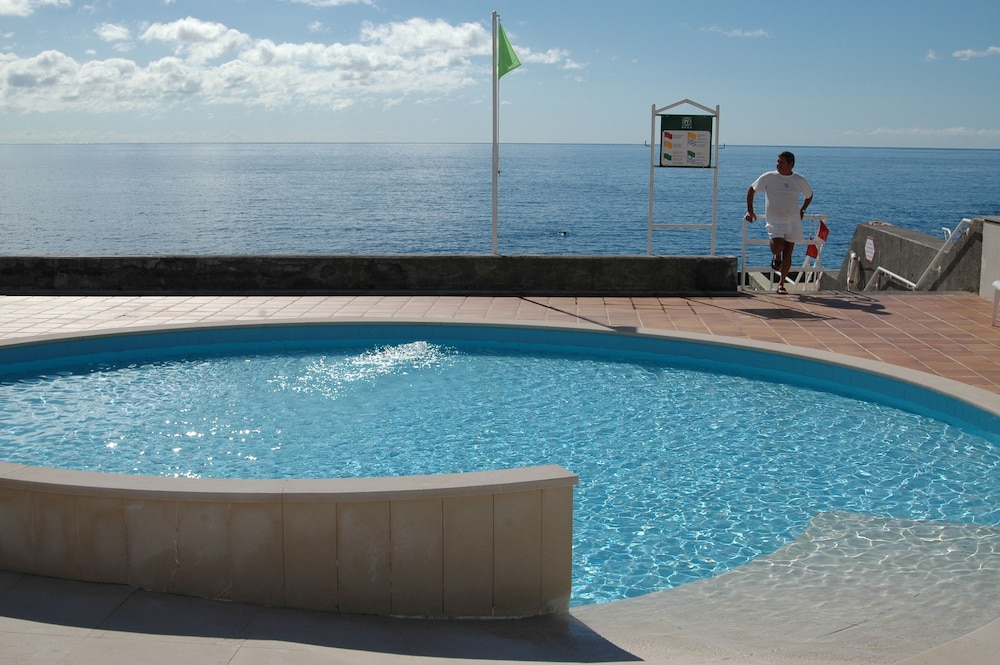 Hotel Quinta da Penha de França — Swimming pool in Funchal, Madeira