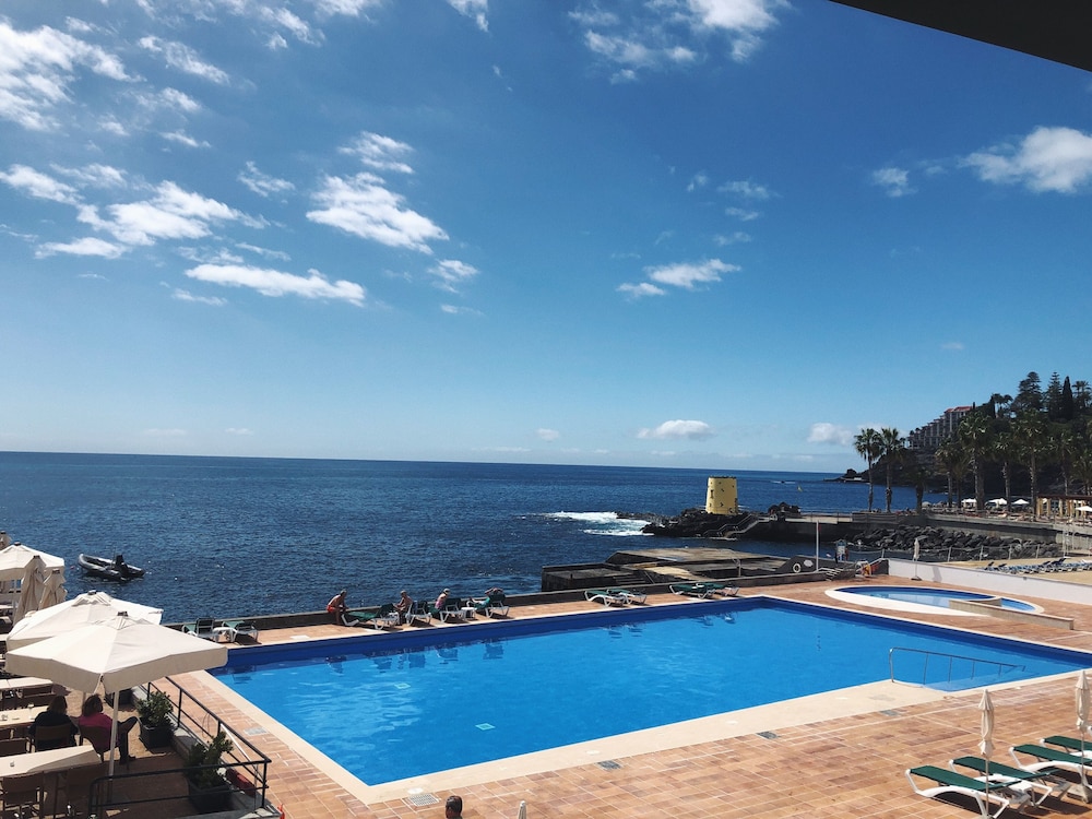 Hotel Quinta da Penha de França — Swimming pool in Funchal, Madeira