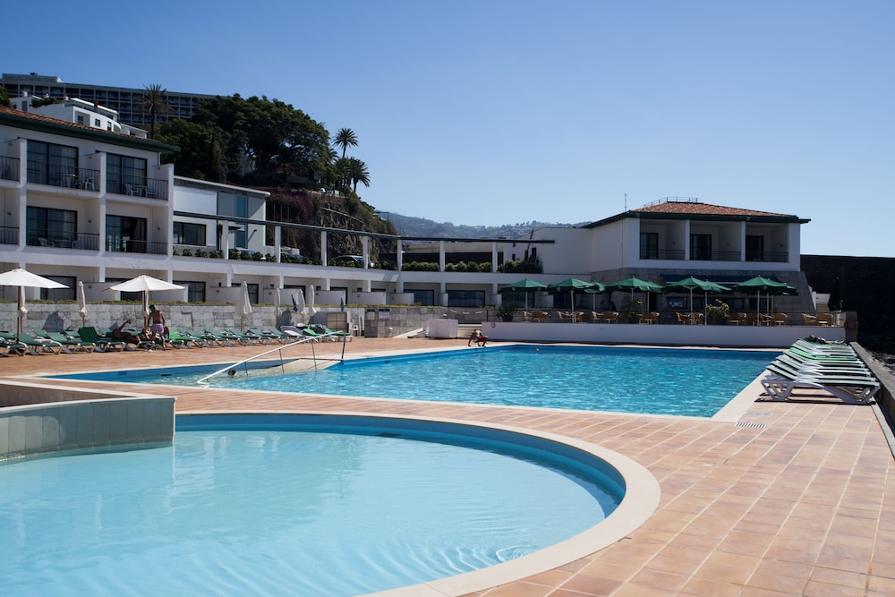 Hotel Quinta da Penha de França — Swimming pool in Funchal, Madeira