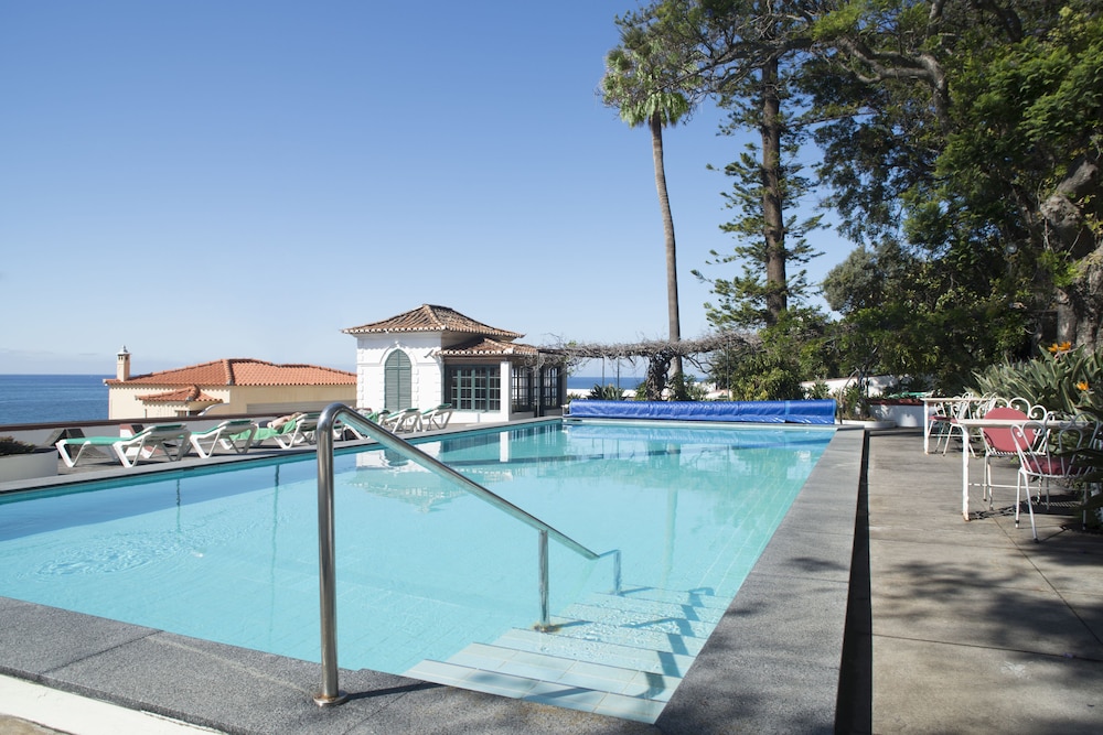 Hotel Quinta da Penha de França — Swimming pool in Funchal, Madeira